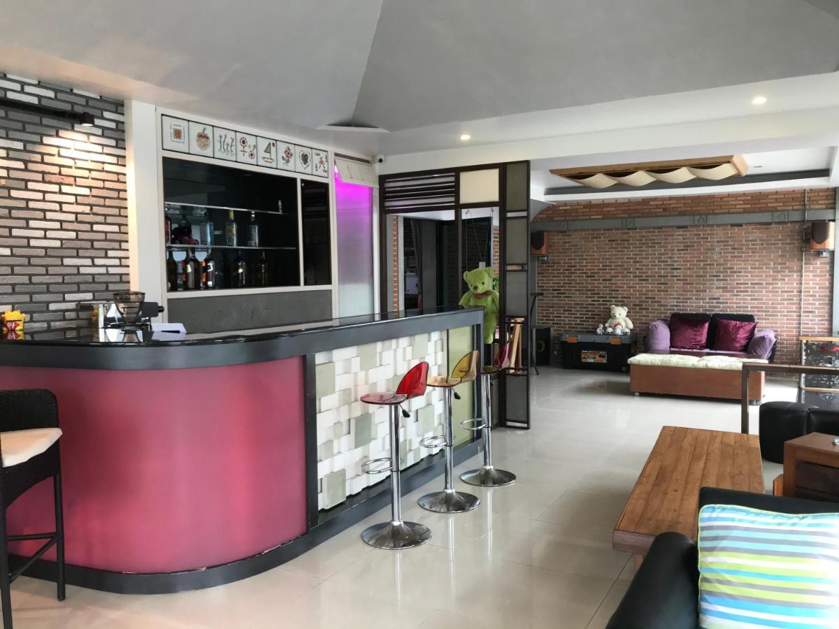 Cafe'@Luv22 Hotel Phuket Exterior photo