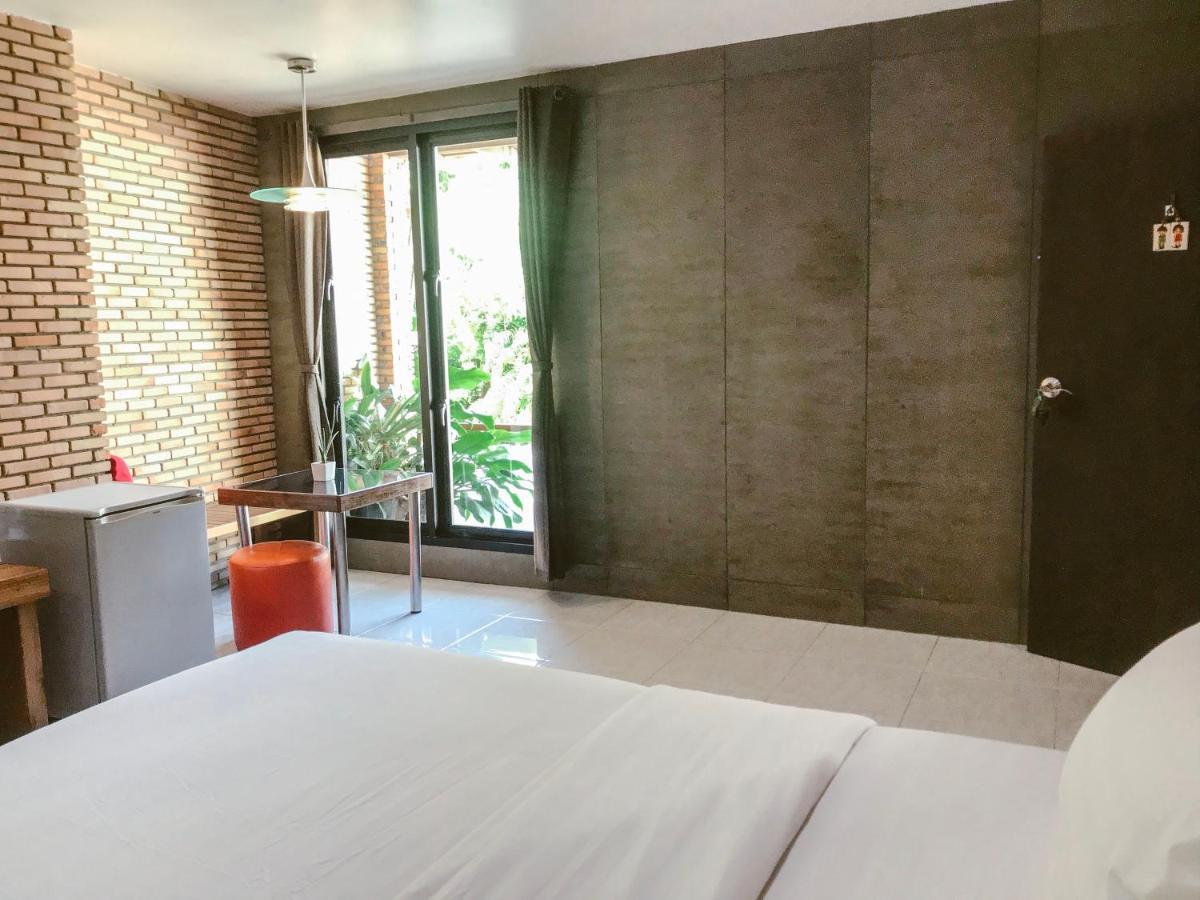 Cafe'@Luv22 Hotel Phuket Exterior photo