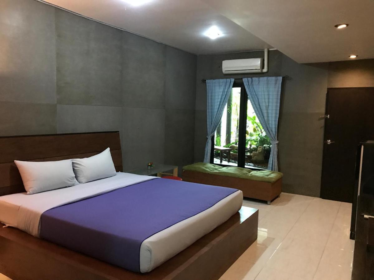 Cafe'@Luv22 Hotel Phuket Exterior photo