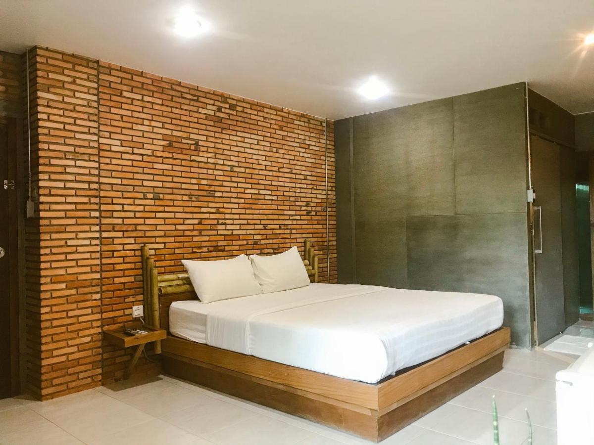 Cafe'@Luv22 Hotel Phuket Exterior photo