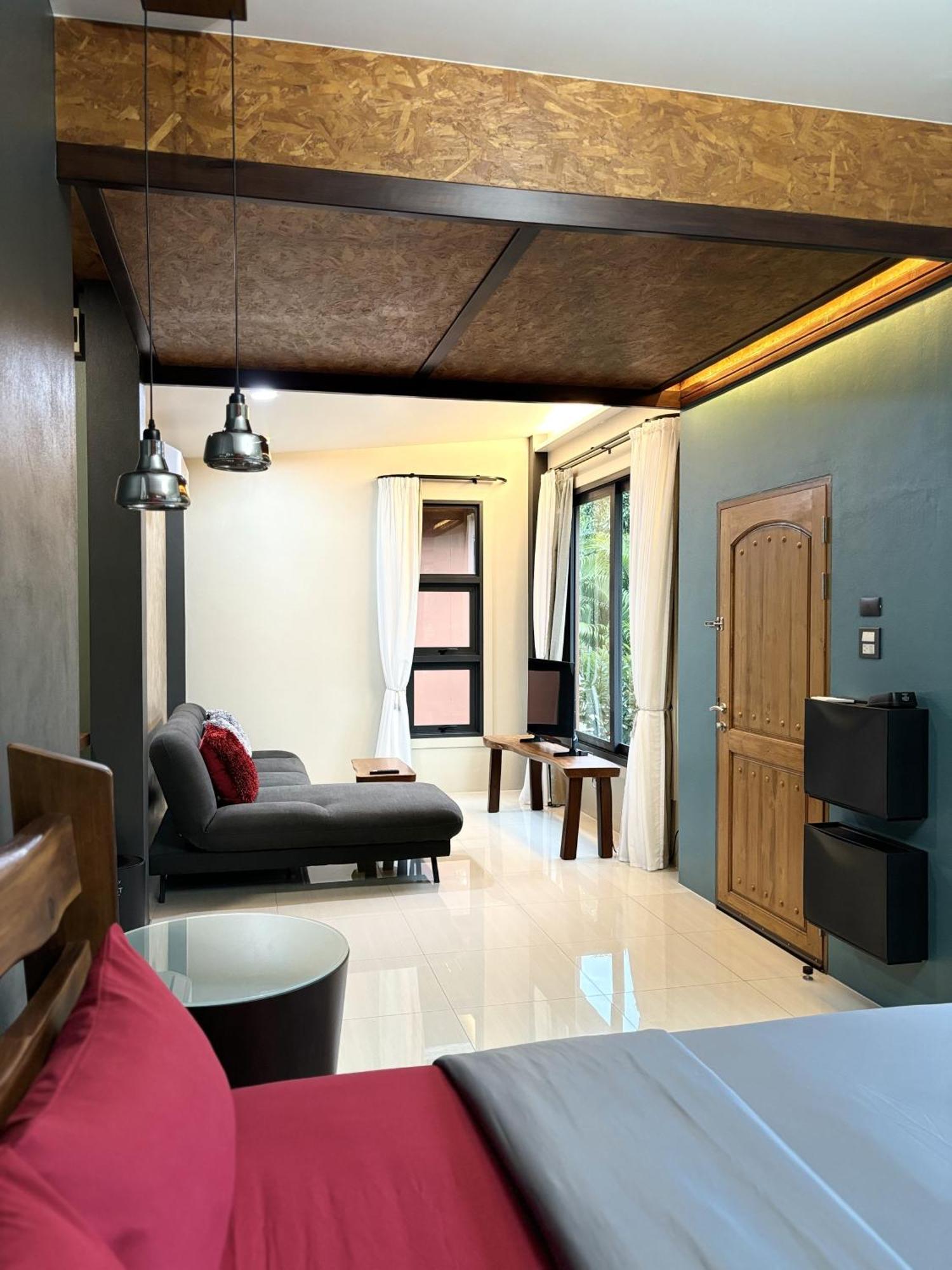 Cafe'@Luv22 Hotel Phuket Exterior photo