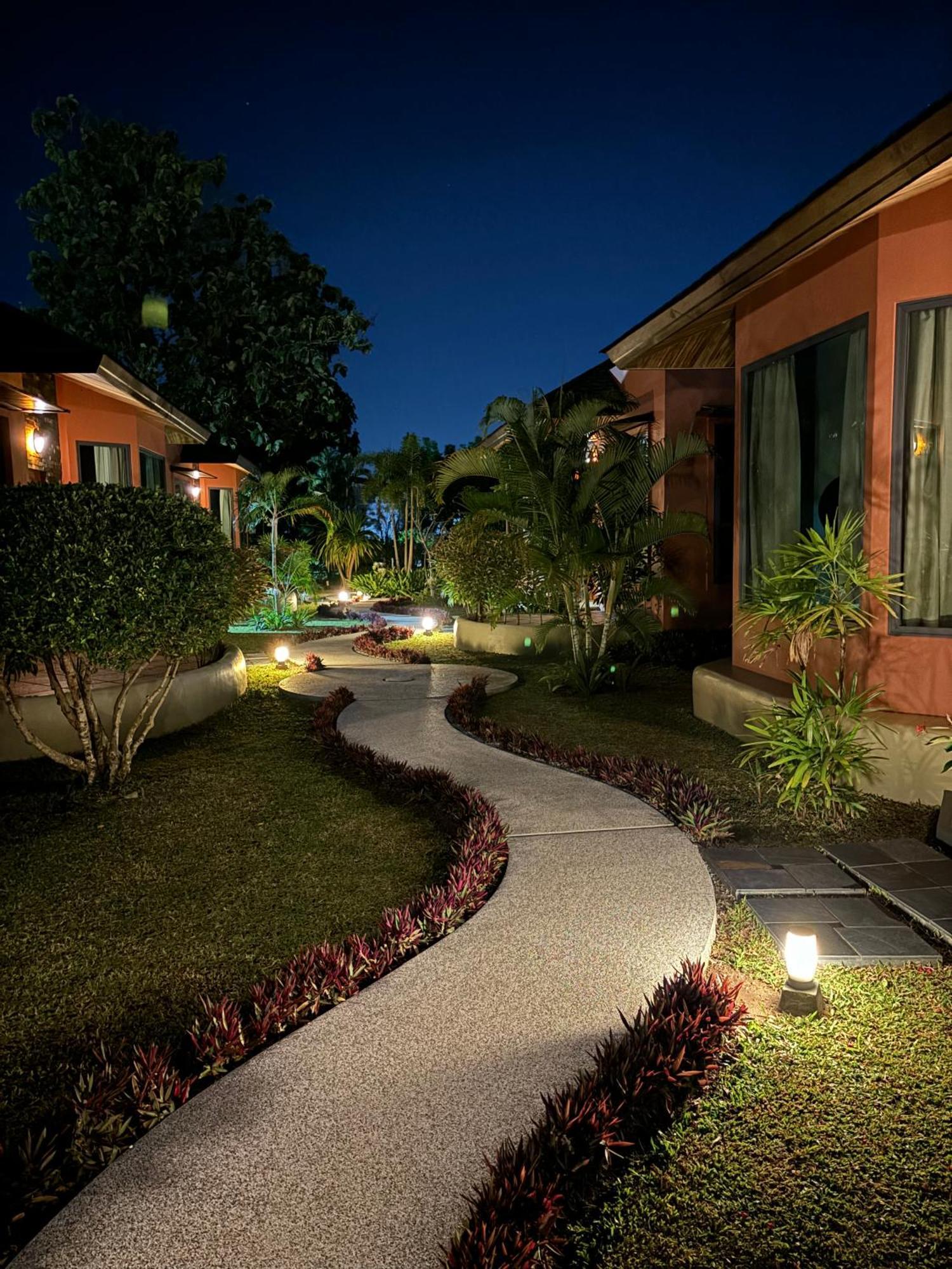 Cafe'@Luv22 Hotel Phuket Exterior photo