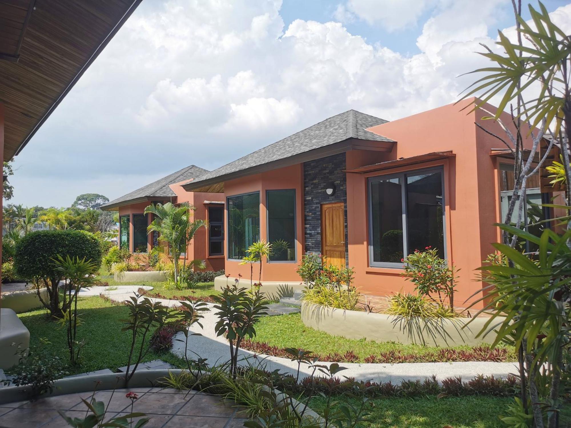 Cafe'@Luv22 Hotel Phuket Exterior photo