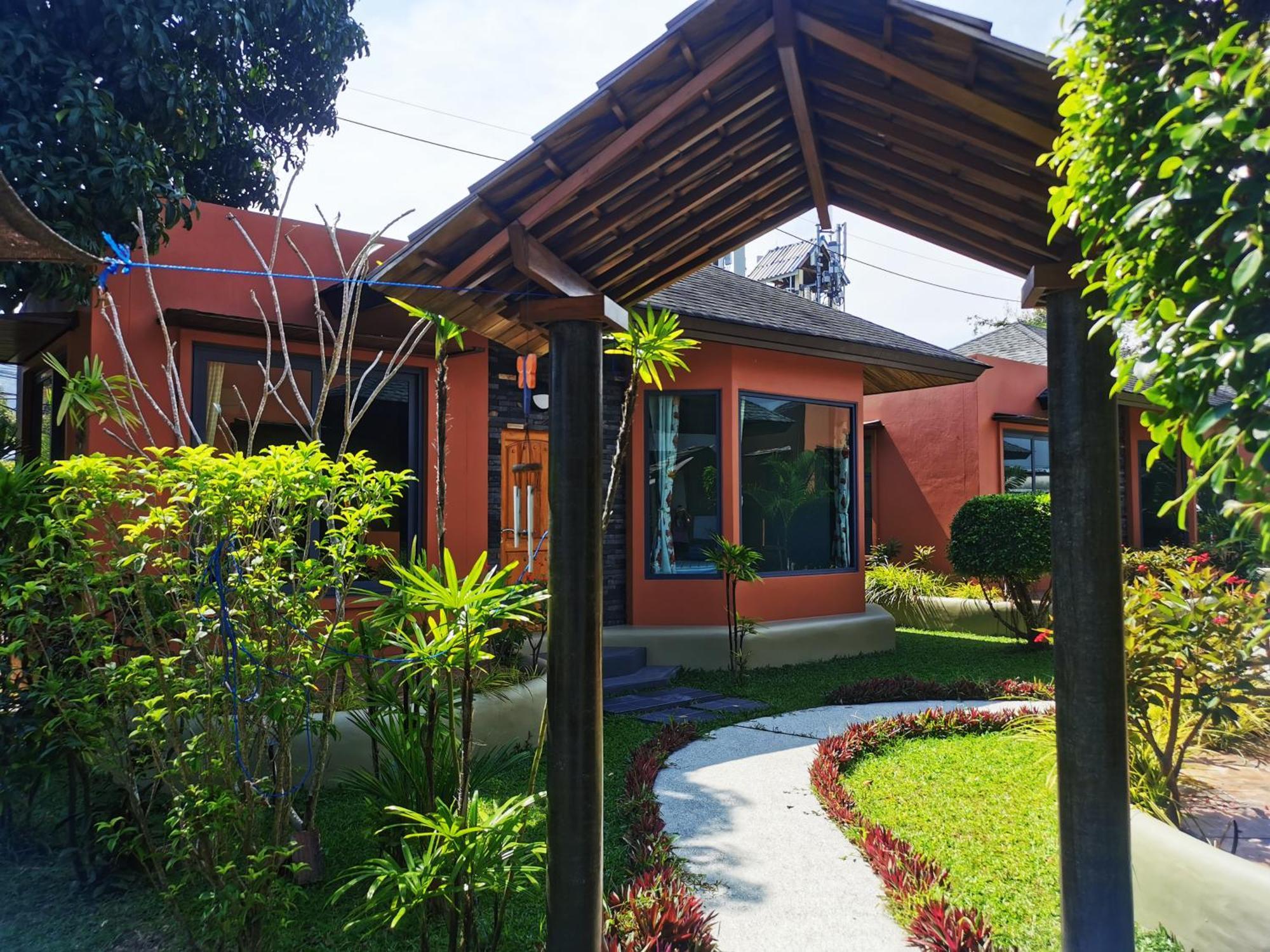 Cafe'@Luv22 Hotel Phuket Exterior photo