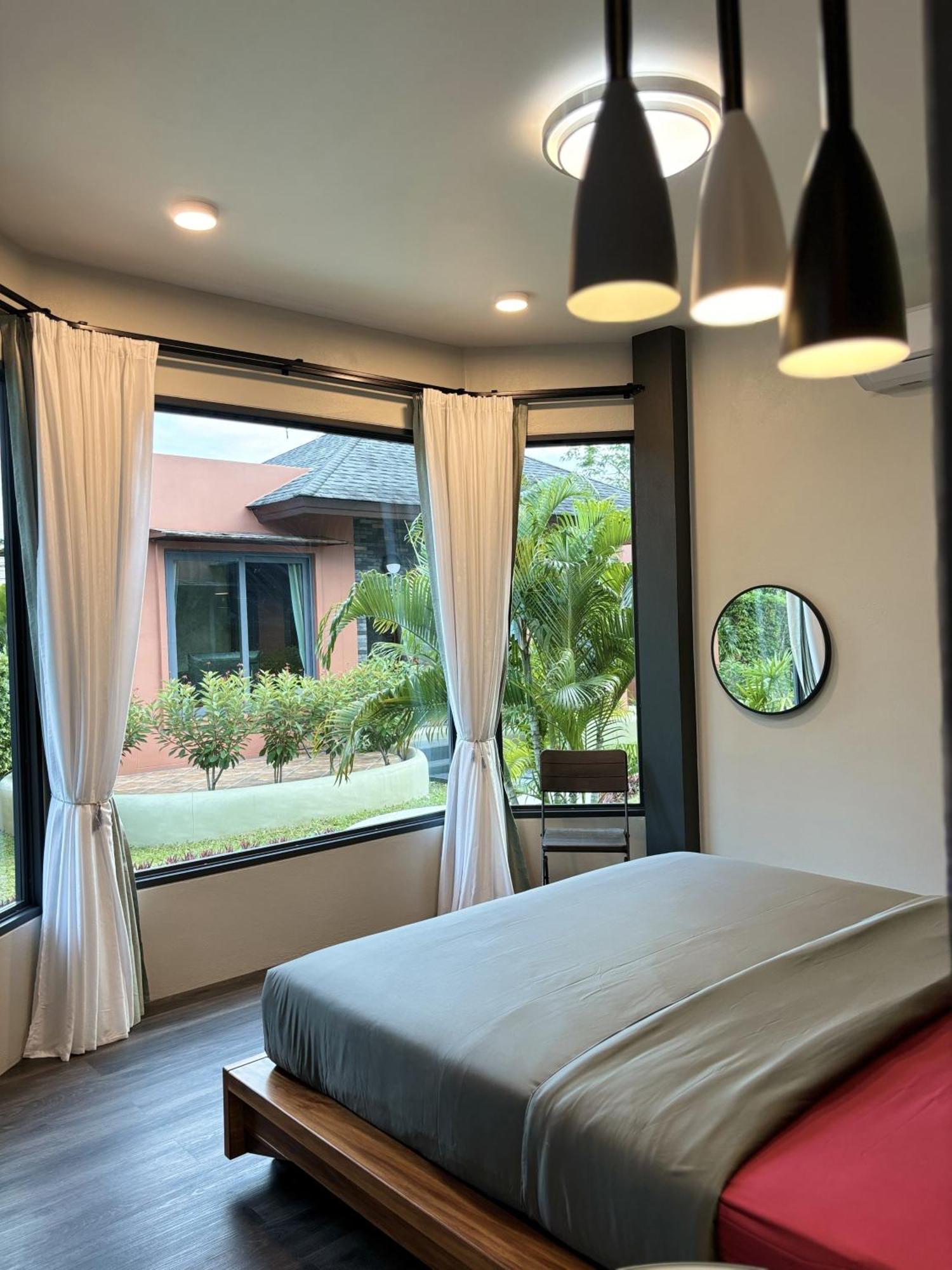 Cafe'@Luv22 Hotel Phuket Exterior photo