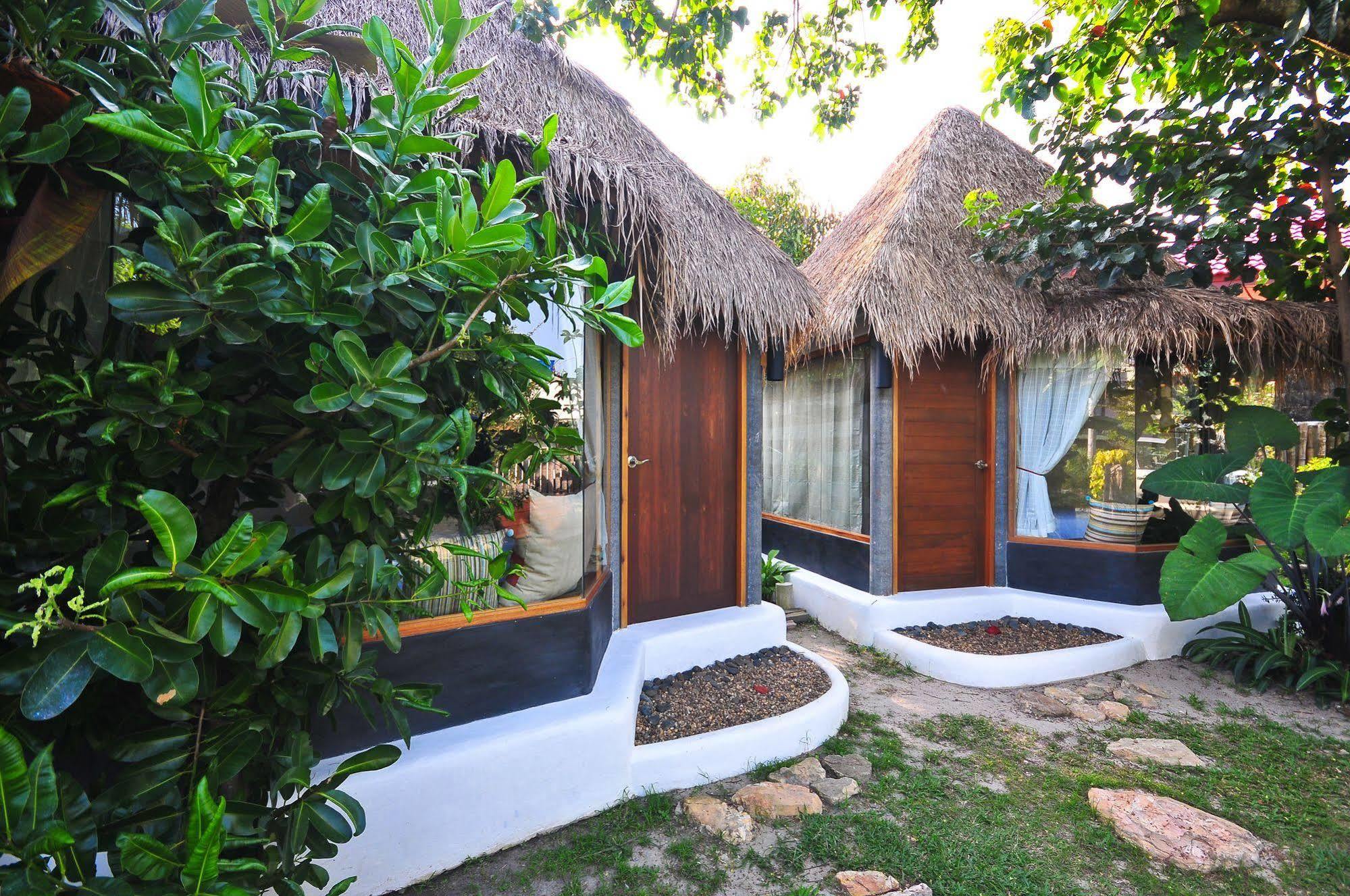 Cafe'@Luv22 Hotel Phuket Exterior photo